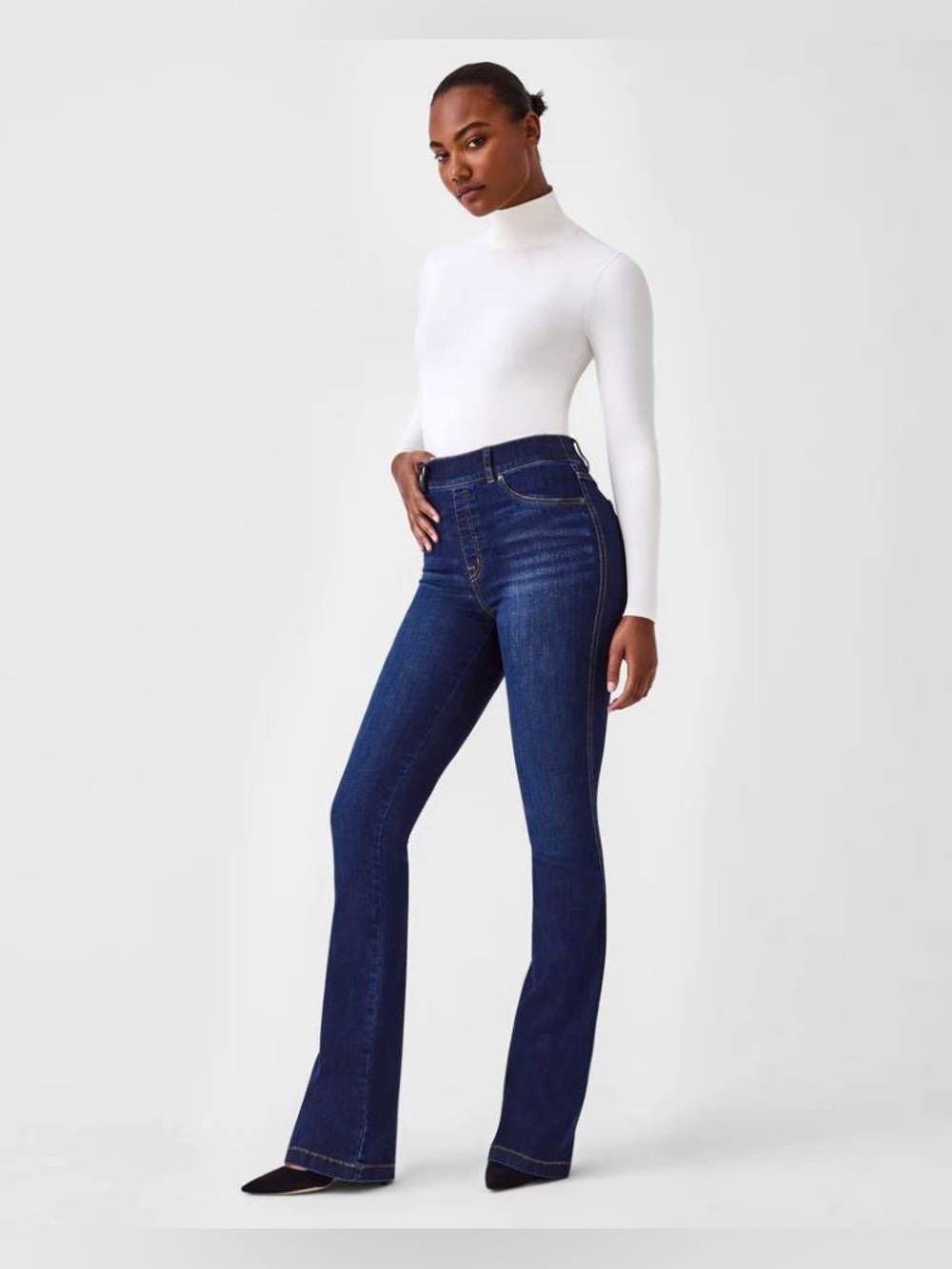 ✨NWT✨ SPANX Flare Jeans 👖